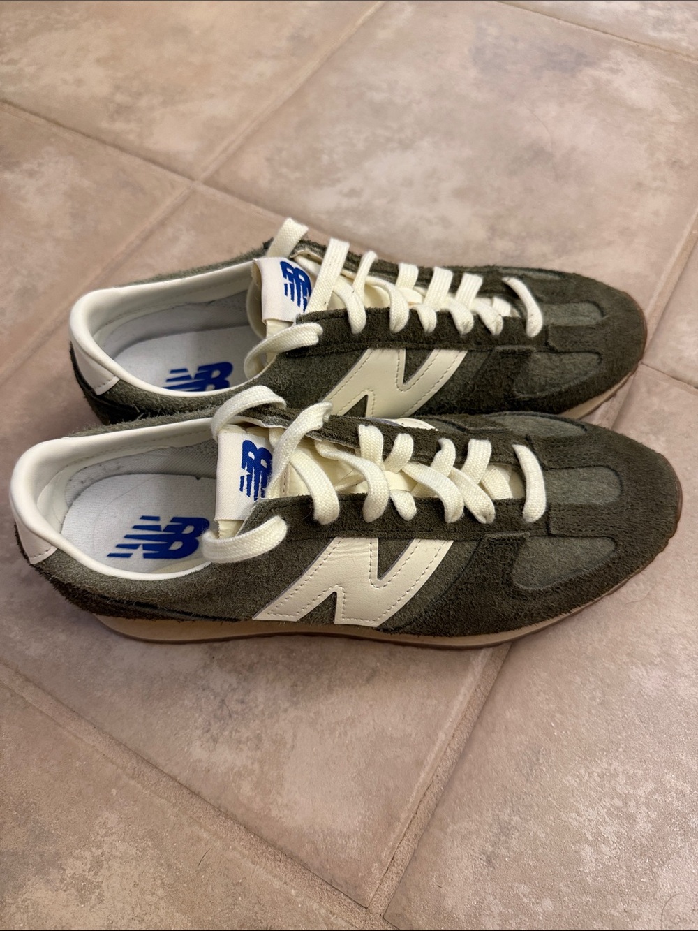 New Balance 471 M 7.5, W 9 Olive Suede & Cream Accent Sneakers - Picture 3 of 7